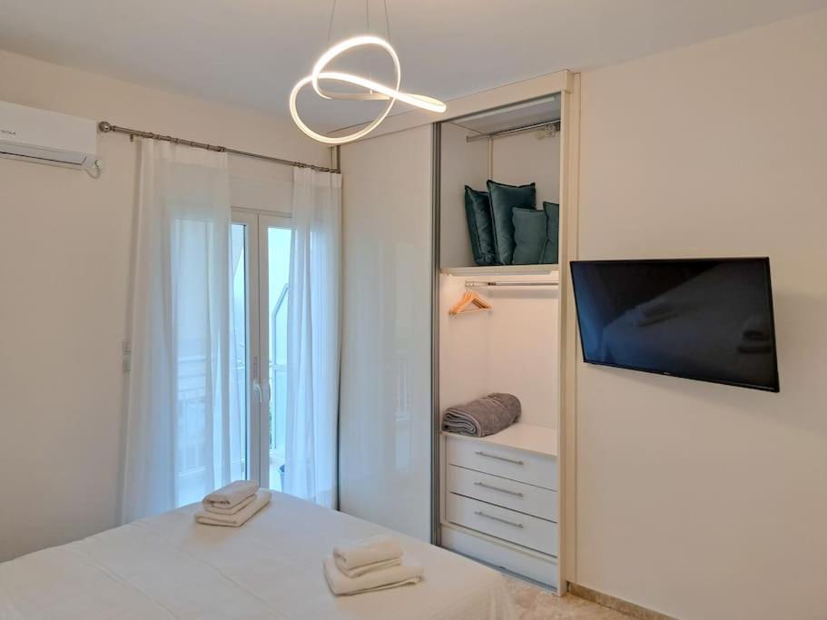 Luxury Suite Патра Екстериор снимка