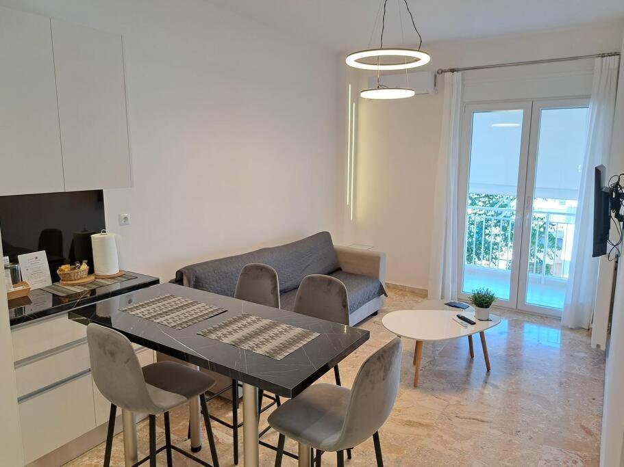 Luxury Suite Патра Екстериор снимка