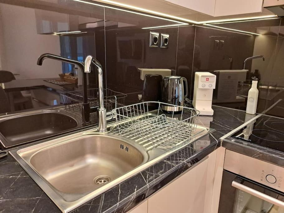 Luxury Suite Патра Екстериор снимка
