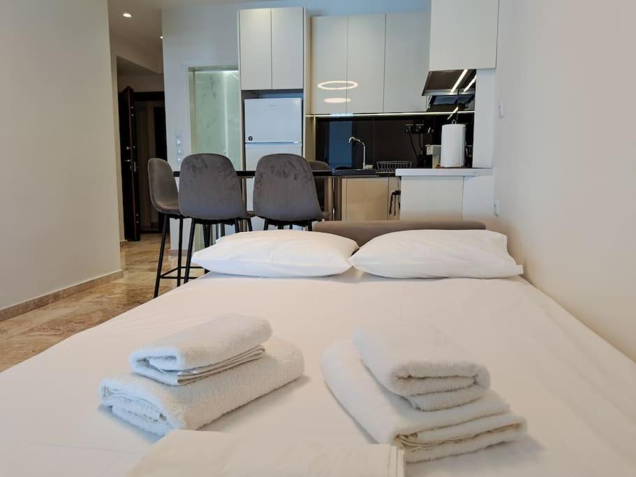 Luxury Suite Патра Екстериор снимка