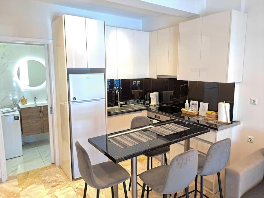 Luxury Suite Патра Екстериор снимка